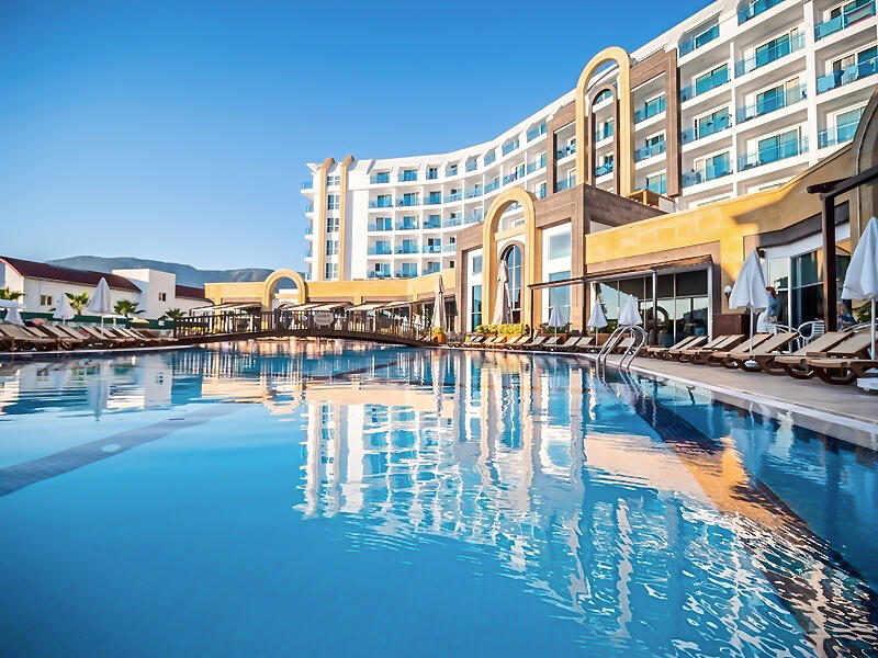 The Lumos Deluxe Resort Hotel & Spa 9