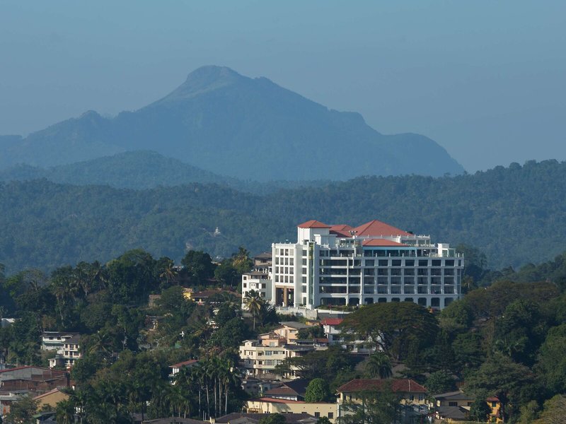Grand Kandyan Hotel 2
