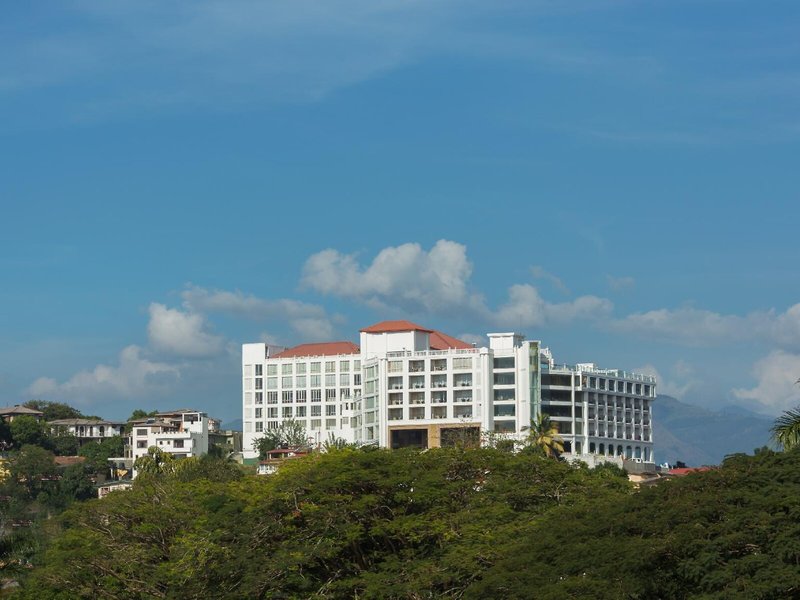 Grand Kandyan Hotel 1