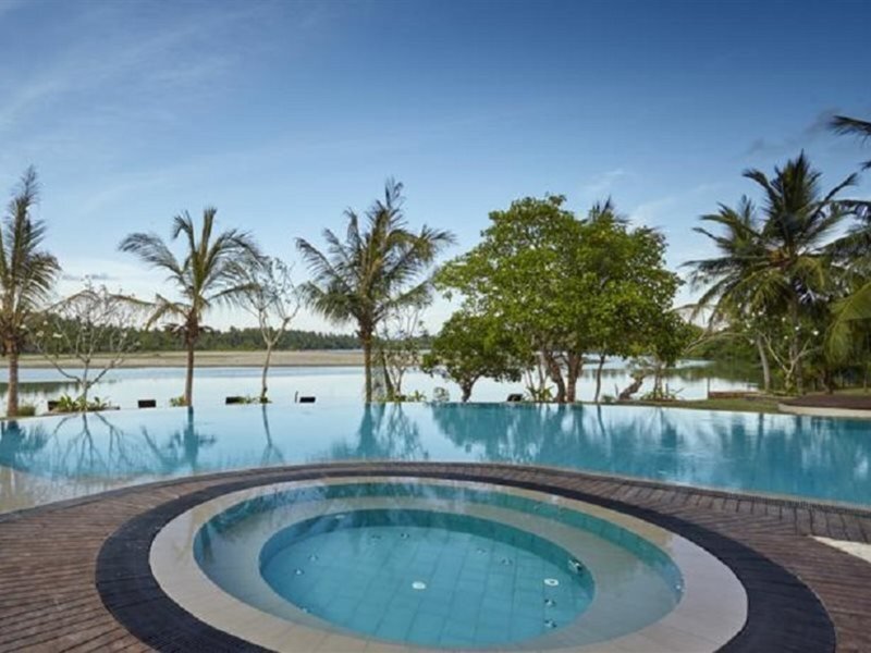 Amaranthe Bay Resort & Spa 4 - Outdoor Pool