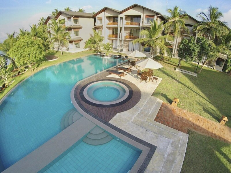 Amaranthe Bay Resort & Spa 5 - Outdoor Pool