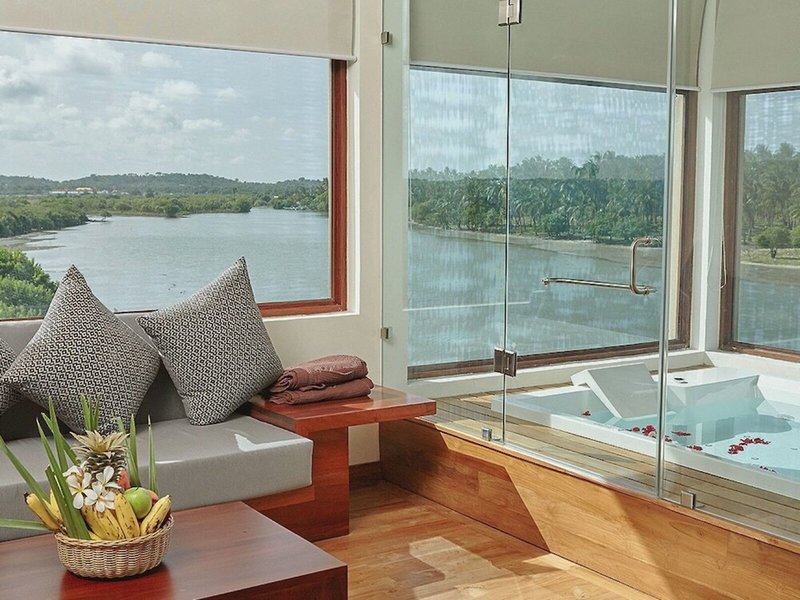 Amaranthe Bay Resort & Spa 6 - Outdoor Pool