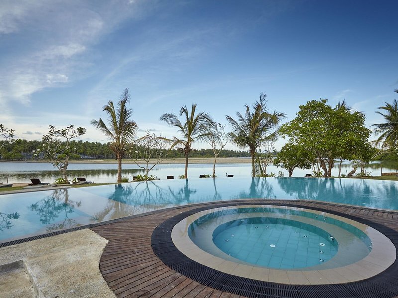 Amaranthe Bay Resort & Spa 11 - Outdoor Pool