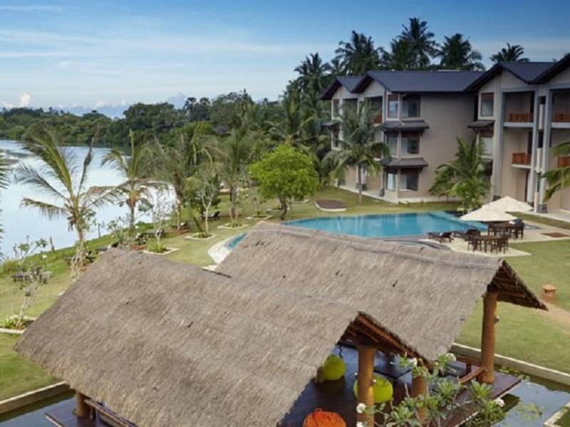 Amaranthe Bay Resort & Spa 12 - Outdoor Pool