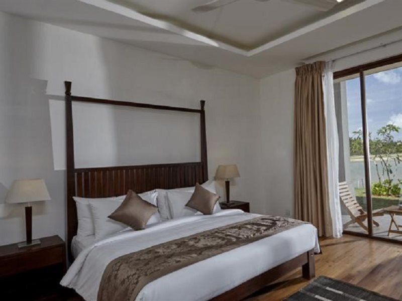 Amaranthe Bay Resort & Spa 40 - Room Example