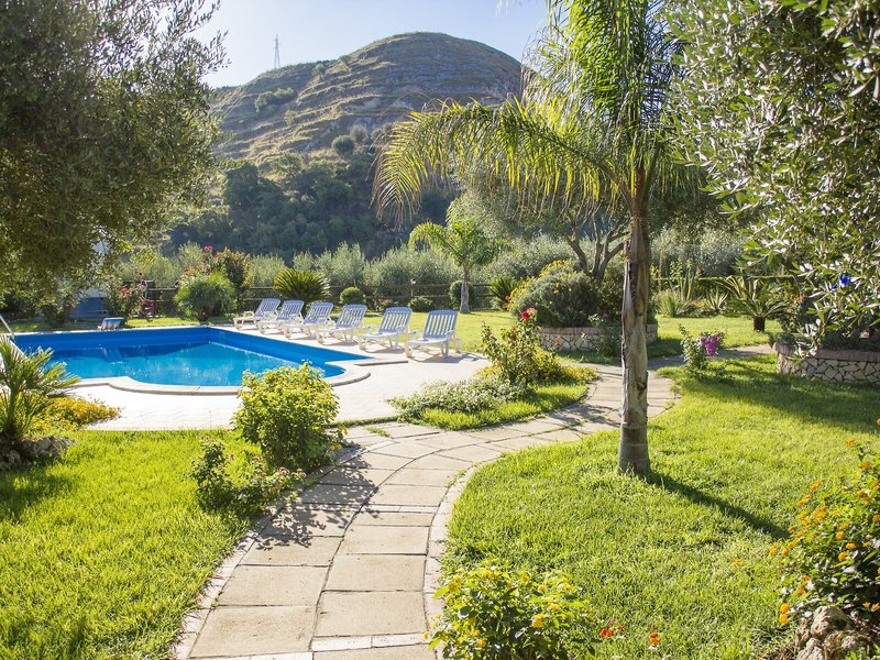 Villa Garden 2