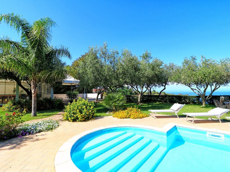 Villa Garden 5