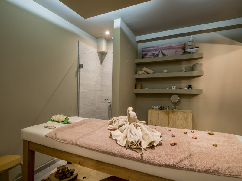 Horizon Beach & Stelios 36