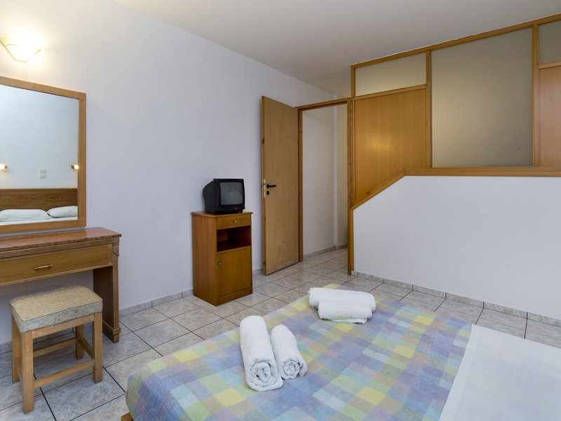 Horizon Beach & Stelios 44