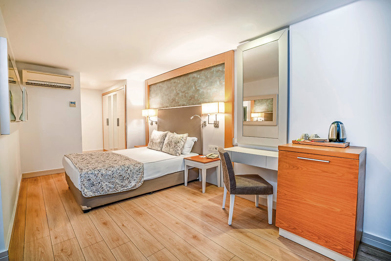 Glamour Resort & Spa 10