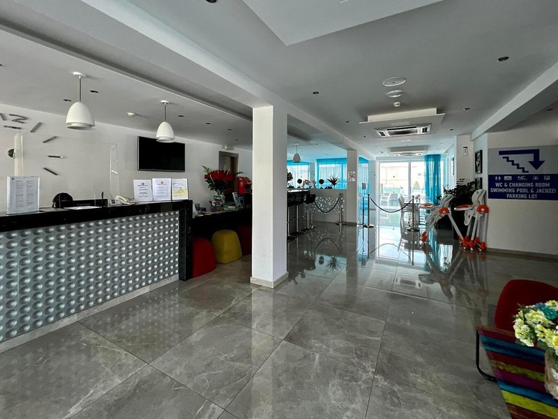 Sunny Blue Hotel 16