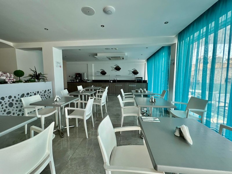 Sunny Blue Hotel 26