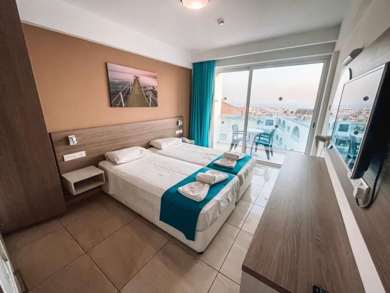 Sunny Blue Hotel 29