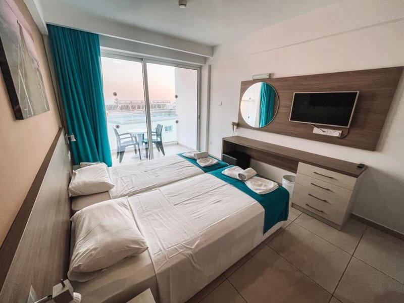 Sunny Blue Hotel 32