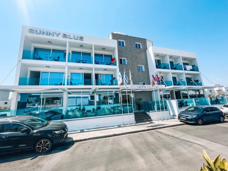 Sunny Blue Hotel 1