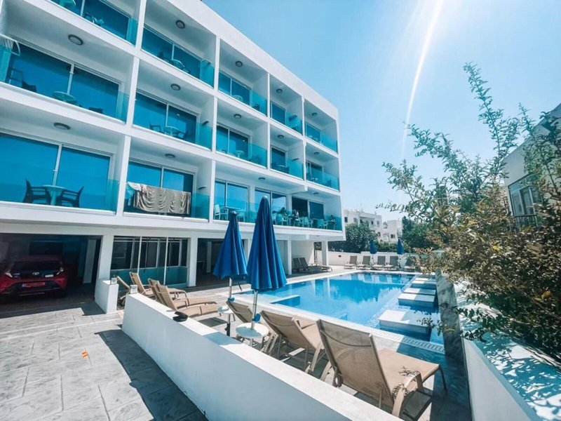 Sunny Blue Hotel 5