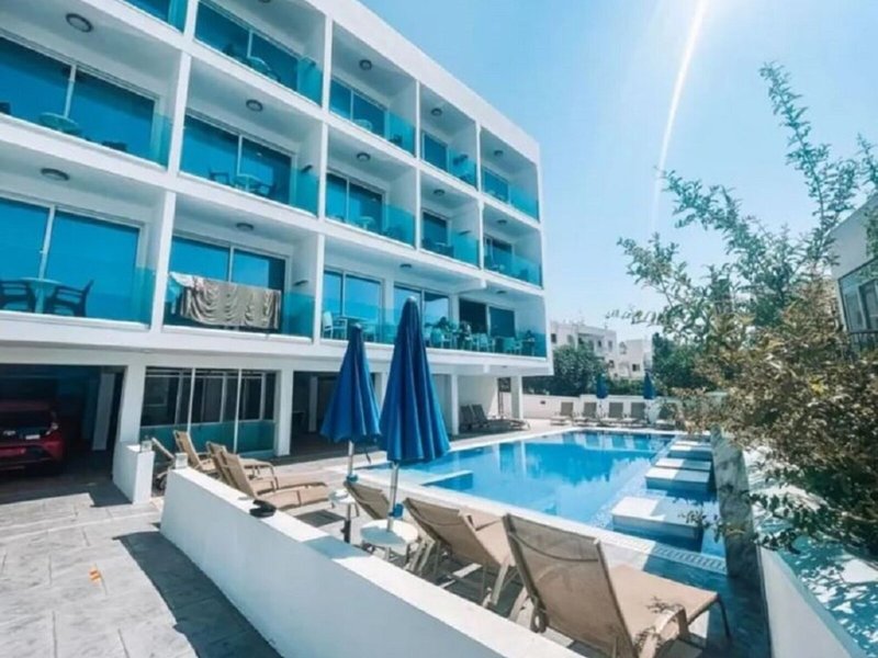 Sunny Blue Hotel 13