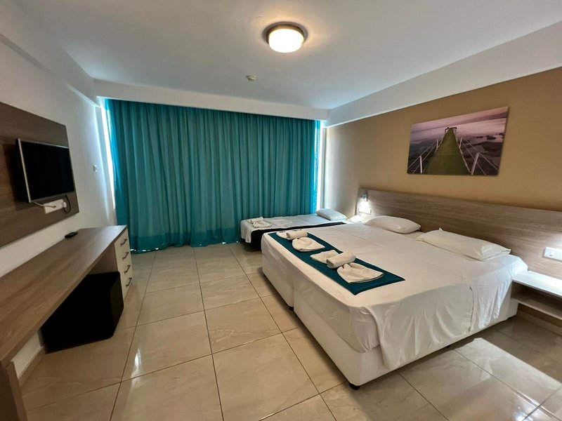 Sunny Blue Hotel 34