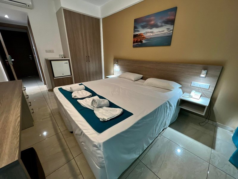 Sunny Blue Hotel 35