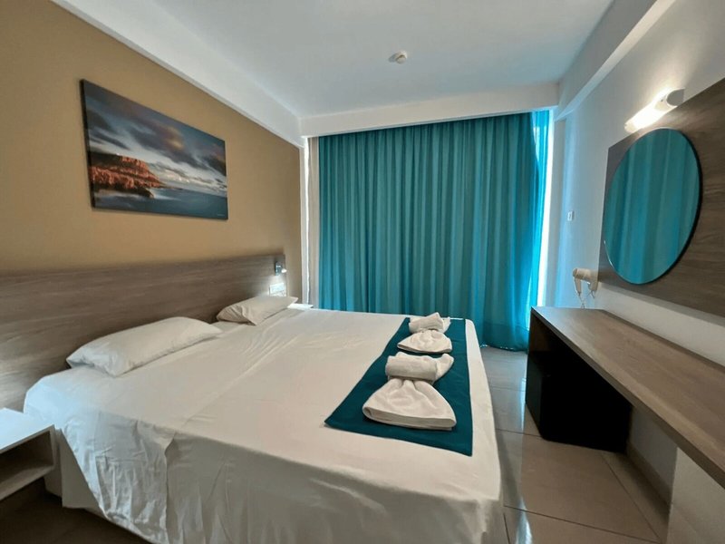 Sunny Blue Hotel 37