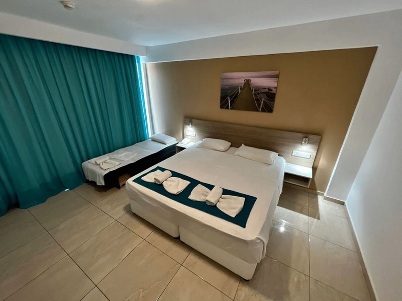 Sunny Blue Hotel 39