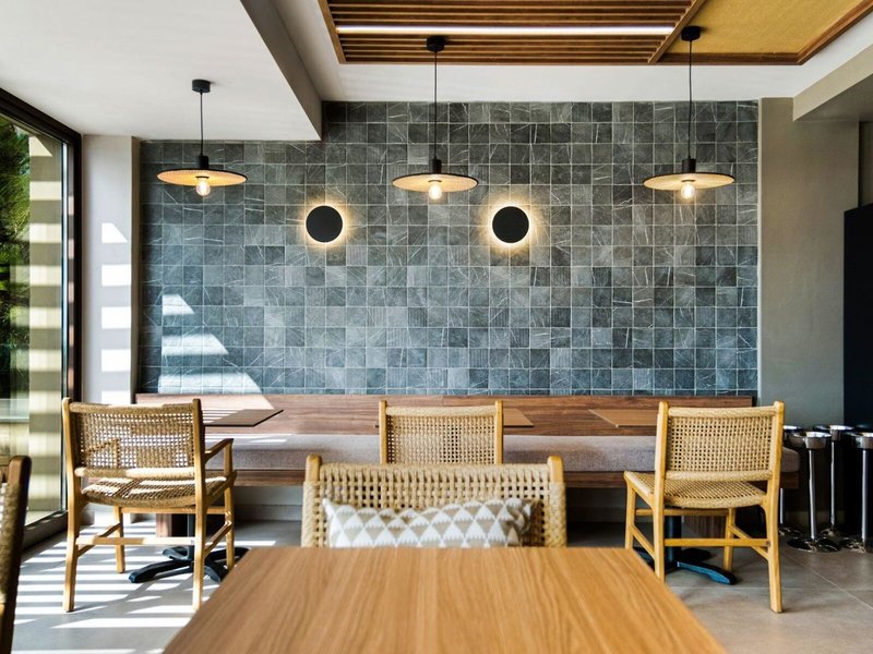 Harmony E Rock Hotel & Resort 11