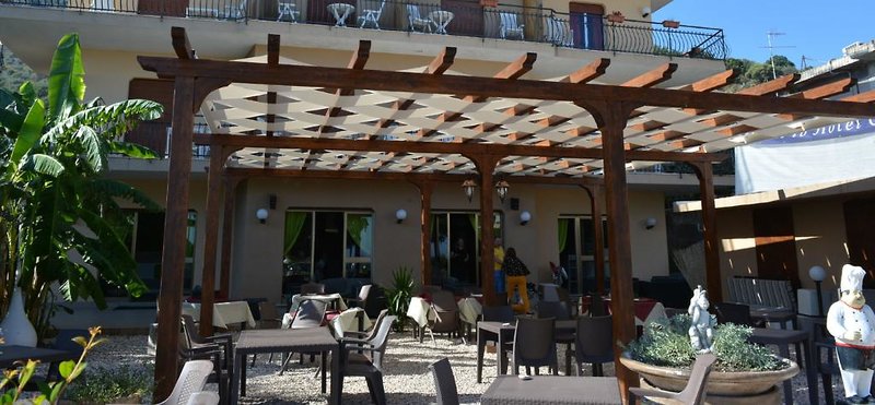 Chrismare Hotel 2 - Terrace