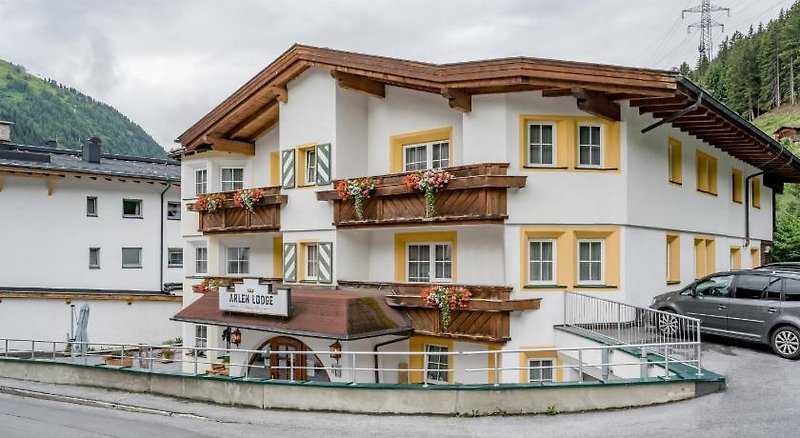 Arlen Lodge Hotel 4