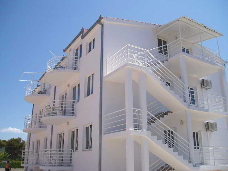 Niko 1 - Exterior
