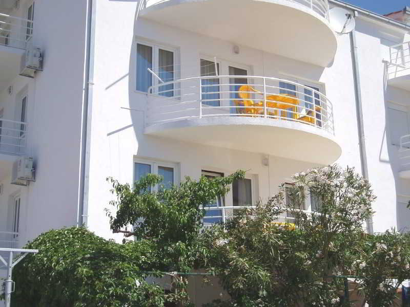 Niko 2 - Exterior