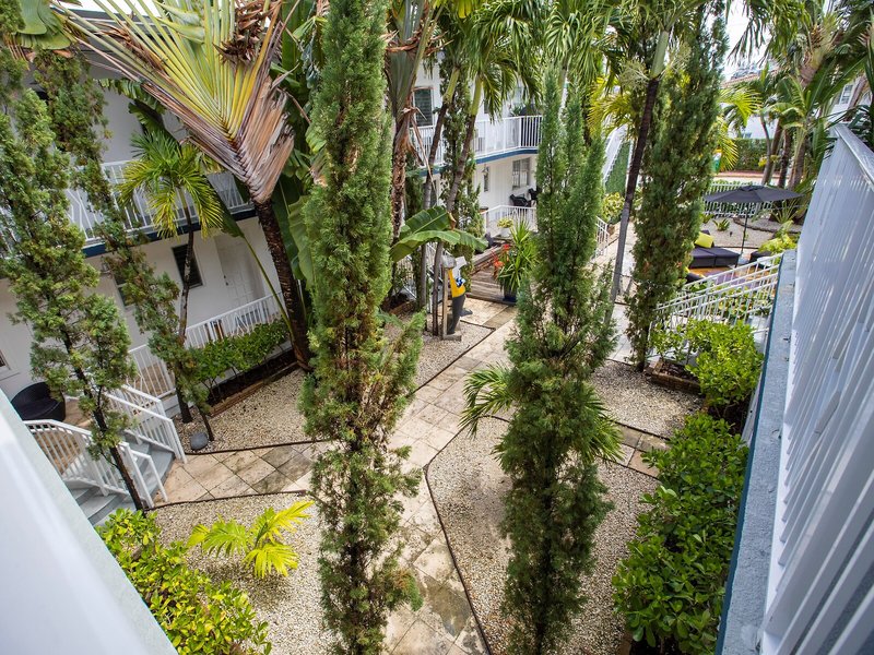 Beachside All Suites Hotel 6