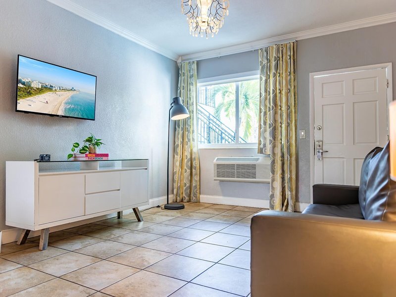 Beachside All Suites Hotel 16