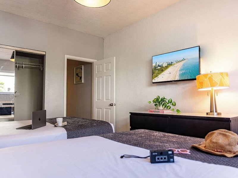 Beachside All Suites Hotel 21