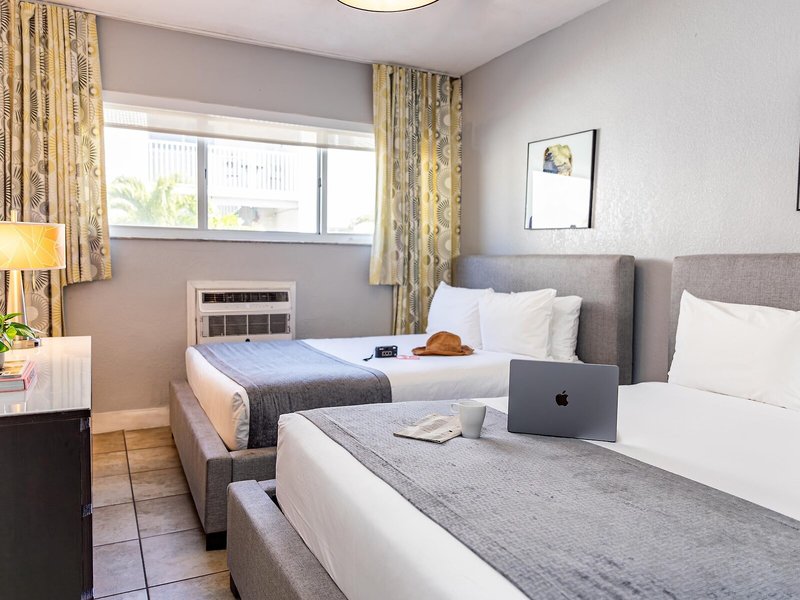 Beachside All Suites Hotel 29