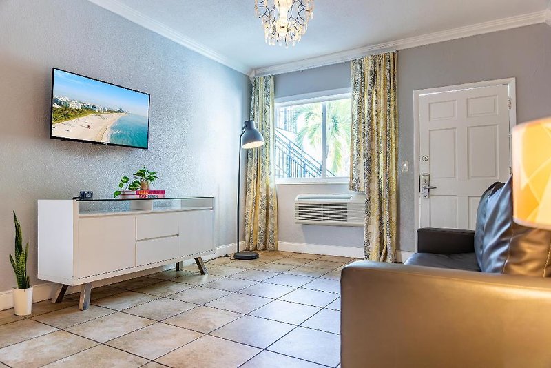 Beachside All Suites Hotel 5