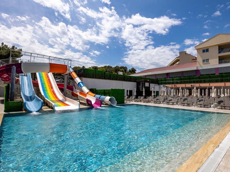 Ramada Hotel & Suites Kusadasi 3