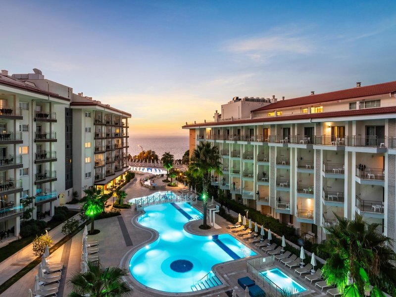 Ramada Hotel & Suites Kusadasi 5