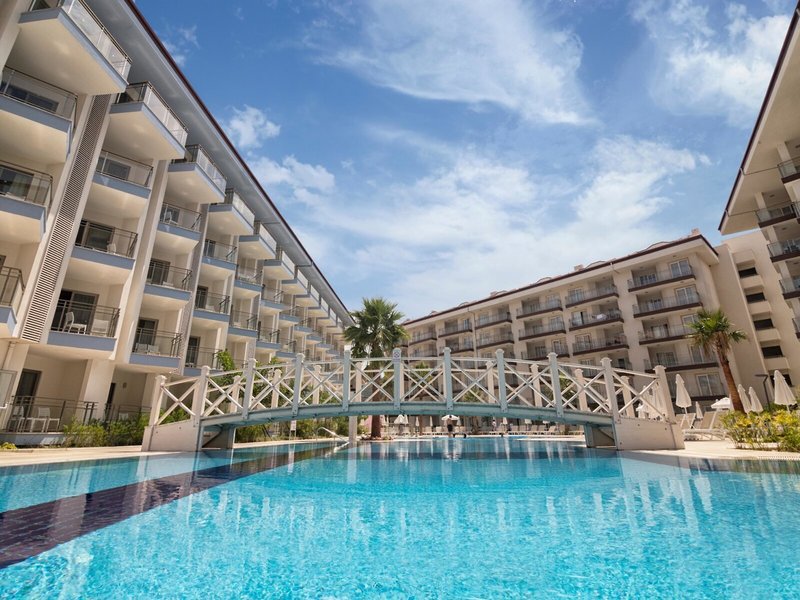 Ramada Hotel & Suites Kusadasi 9
