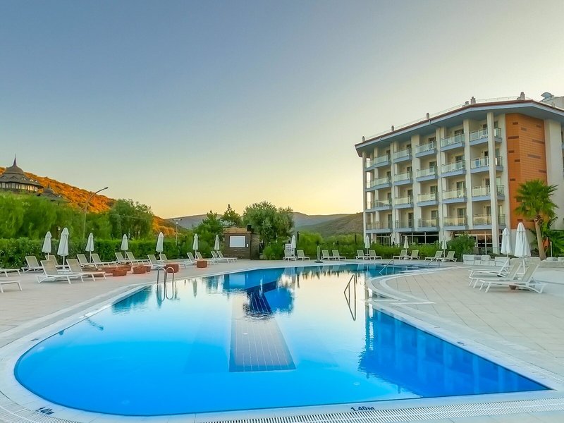 Ramada Hotel & Suites Kusadasi 12