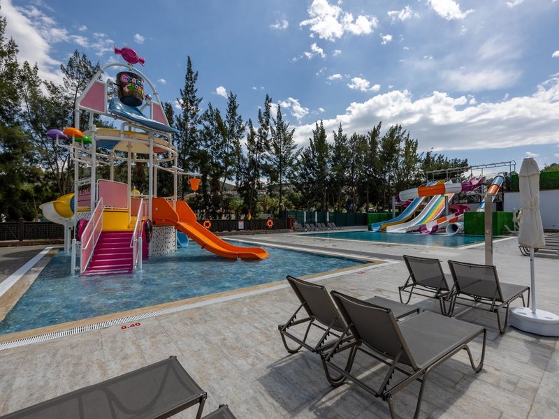 Ramada Hotel & Suites Kusadasi 18