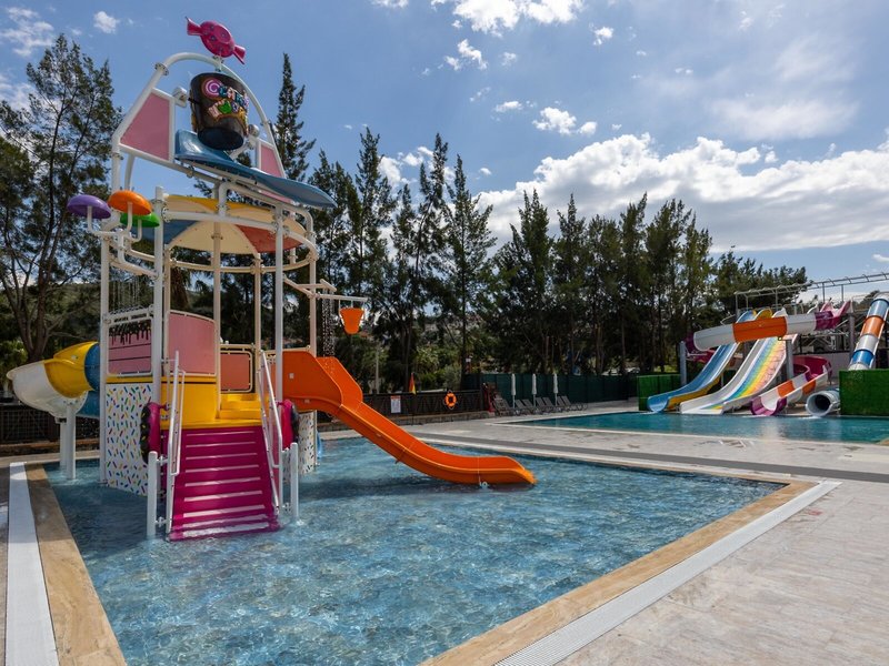 Ramada Hotel & Suites Kusadasi 20