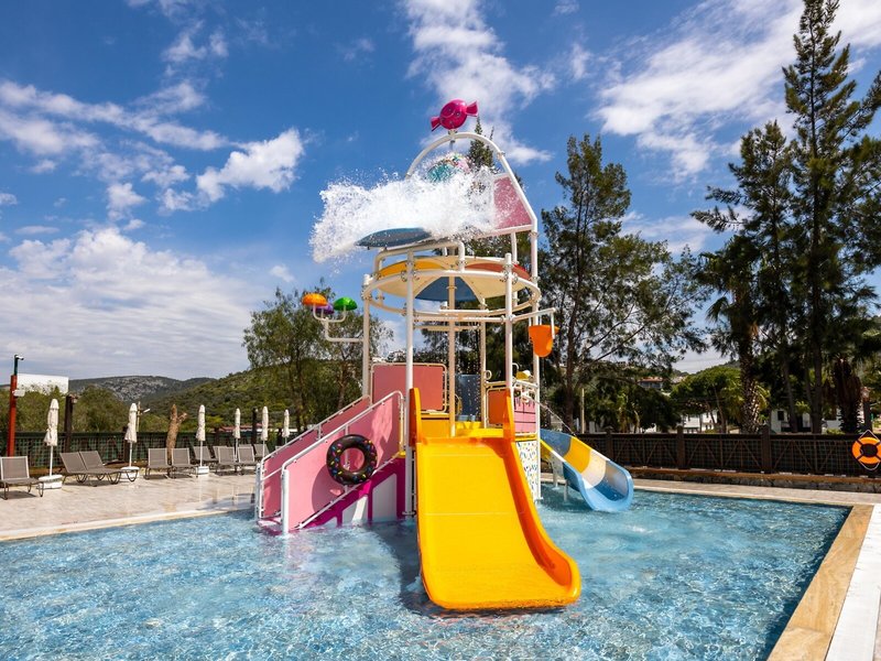 Ramada Hotel & Suites Kusadasi 21