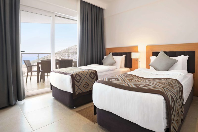 Ramada Hotel & Suites by Wyndham Kusadasi 2