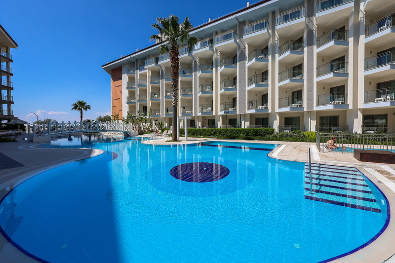 Ramada Hotel & Suites by Wyndham Kusadasi 6