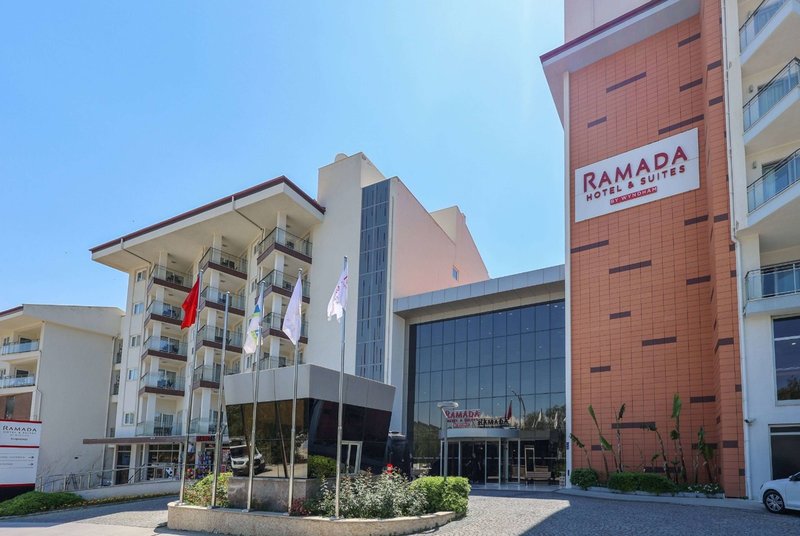 Ramada Hotel & Suites by Wyndham Kusadasi 7
