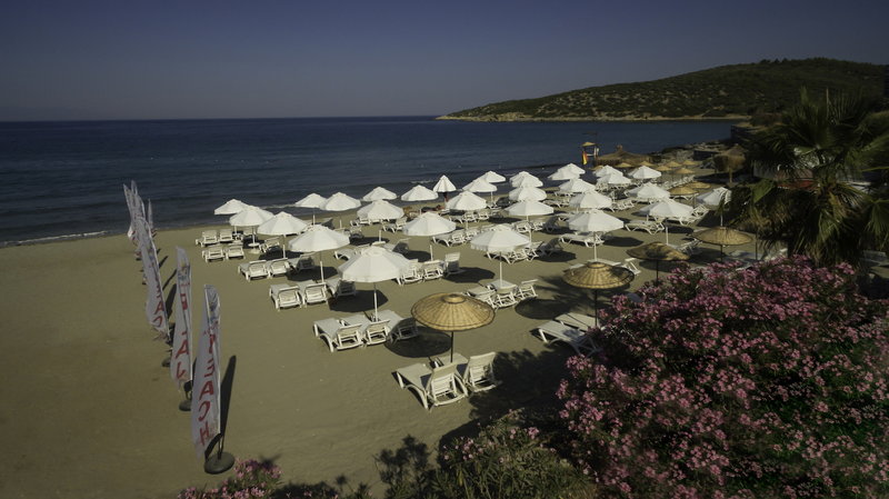 Ramada Hotel & Suites by Wyndham Kusadasi 8