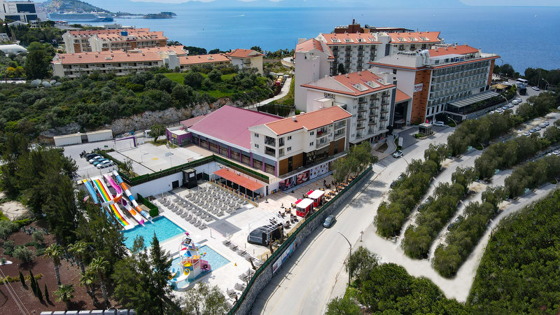 Ramada Hotel & Suites by Wyndham Kusadasi 9