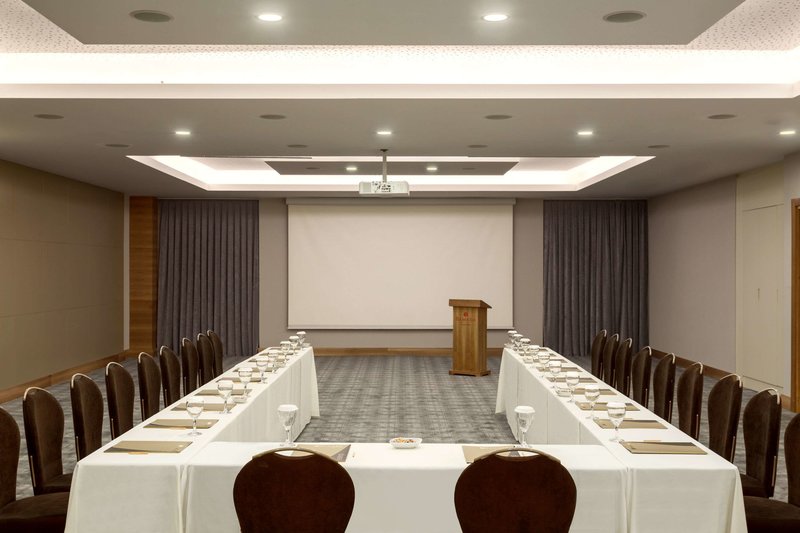 Ramada Hotel & Suites by Wyndham Kusadasi 21