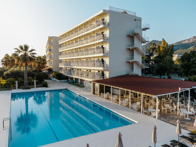 Calamos Beach Family Club Hotel 13