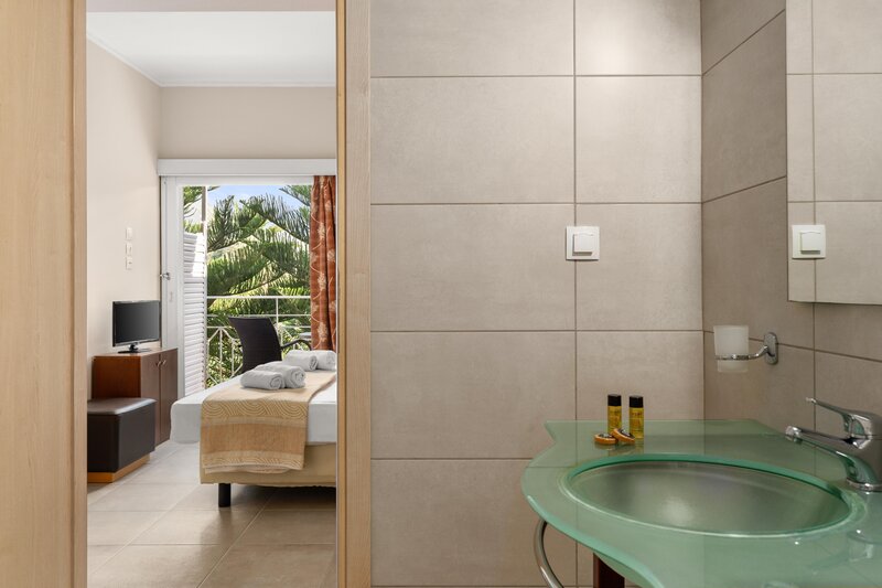 Calamos Beach Family Club Hotel 28